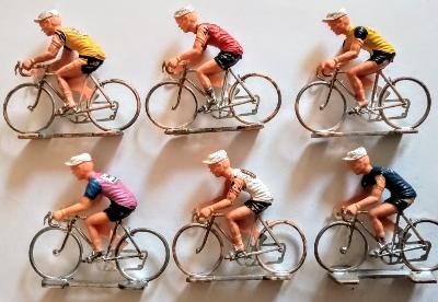 6 Miniatures cyclistes plastiques