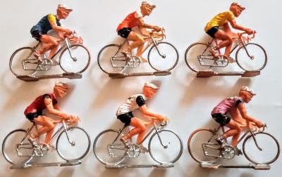 6 Miniatures cyclistes plastiques