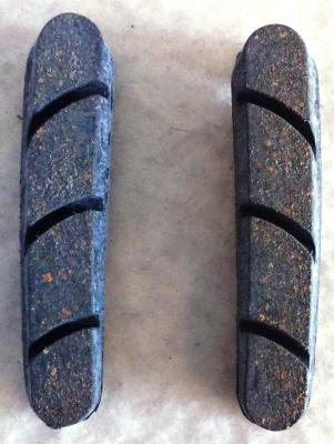 2 SHIMANO CARBON BRAKE PADS - 2 Patins de freins