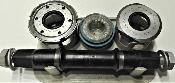 CAMPAGNOLO BOTTOM BRACKET AXLE  1.370 x 24 TPI -  Axe de pedalier 124 mm