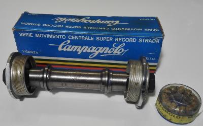 CAMPAGNOLO SUPER RECORD TITANIUM BOTTOM BRACKET 35x1 - Axe de pedalier.