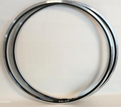 MACH 1 320 bos 32  ALU 28" - 700 - 32 trous - 2  Jantes pneus neuves