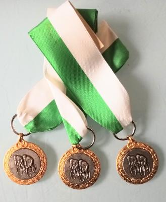 MEDAILLE ruban épingle veston 4 cm blanc/vert