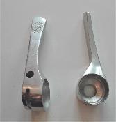 2 CAMPAGNOLO DERAILLEURS LEVERS - 2 leviers 