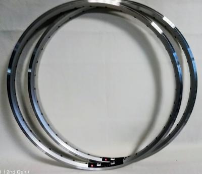 MACH 1 240 - 622 - 28" - 700 - 36 - 2  Jantes pneus neuves