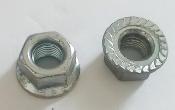 2 FRONT HUB NUTS - 2 Ecrous de roues avants.