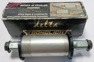 STRONGLIGHT DELTA Triple -1,37x24-  Axe de pedalier 124 mm